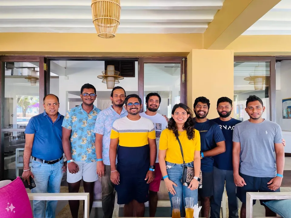 ToBeShore-teamet i Sri Lanka samlat för firandet av tvåårsjubileet